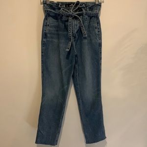 Hollister Curvy Ultra High Rise Mom Jeans Vintage stretch